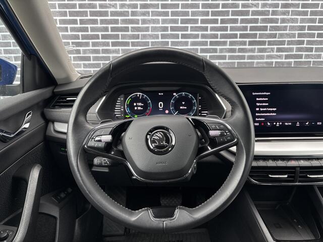 Skoda OCTAVIA Combi 1.4 TSI iV PHEV Business Edition Plus | Plug-in Hybrid | Achteruitrijcamera | Parkeersensoren | Head-up Display | Keyless Entry | Elektrische Achterklep | Elektrisch Verstelbare Voorstoelen | Stoelverwarming | Navigatie | Apple Carplay | Android Auto