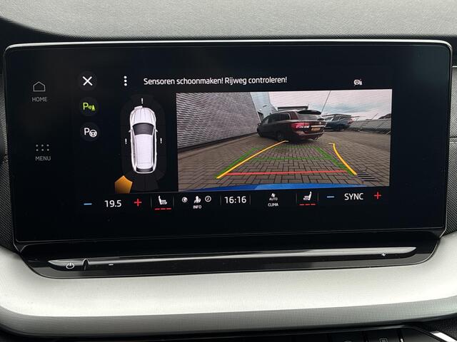 Skoda OCTAVIA Combi 1.4 TSI iV PHEV Business Edition Plus | Plug-in Hybrid | Achteruitrijcamera | Parkeersensoren | Head-up Display | Keyless Entry | Elektrische Achterklep | Elektrisch Verstelbare Voorstoelen | Stoelverwarming | Navigatie | Apple Carplay | Android Auto