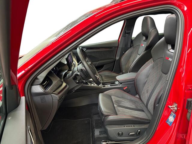 Skoda OCTAVIA Combi 1.4 TSI RS iV PHEV I Panoramadak I Sportstoelen I Metallic I Stoelverwarming I Camera I Elek. Stoelen I Memory I LED I Elek. Achterklep I