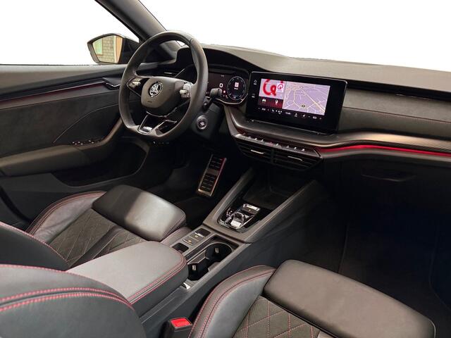 Skoda OCTAVIA Combi 1.4 TSI RS iV PHEV I Panoramadak I Sportstoelen I Metallic I Stoelverwarming I Camera I Elek. Stoelen I Memory I LED I Elek. Achterklep I