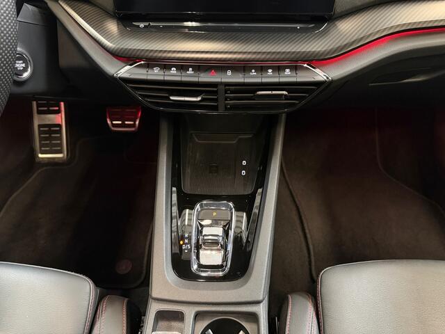 Skoda OCTAVIA Combi 1.4 TSI RS iV PHEV I Panoramadak I Sportstoelen I Metallic I Stoelverwarming I Camera I Elek. Stoelen I Memory I LED I Elek. Achterklep I