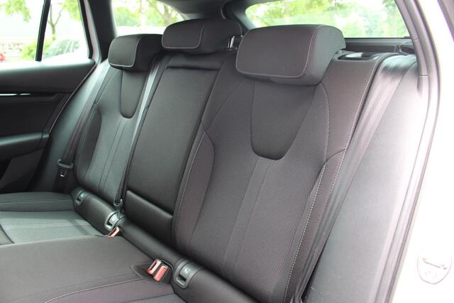 Skoda OCTAVIA Combi 1.0 e-TSI Sport Business | Trekhaak | Cruise Control | Climate Control