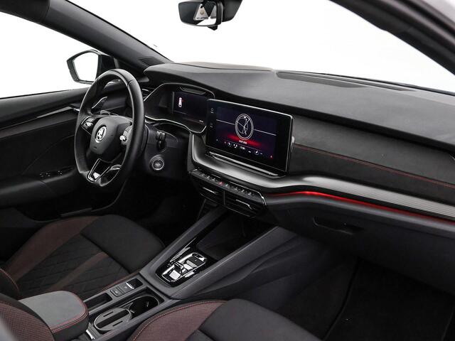Skoda OCTAVIA Combi 1.4 TSI iV PHEV 245pk DSG RS · Inklapbare Trekhaak · Head-Up Display · Matrix LED · Stoelverwarming · ACC · Keyless ·