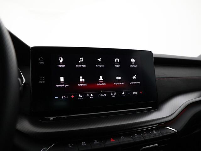 Skoda OCTAVIA Combi 1.4 TSI iV PHEV 245pk DSG RS · Inklapbare Trekhaak · Head-Up Display · Matrix LED · Stoelverwarming · ACC · Keyless ·