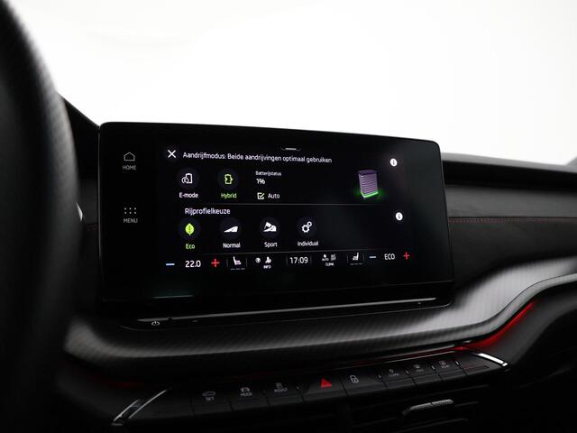 Skoda OCTAVIA Combi 1.4 TSI iV PHEV 245pk DSG RS · Inklapbare Trekhaak · Head-Up Display · Matrix LED · Stoelverwarming · ACC · Keyless ·