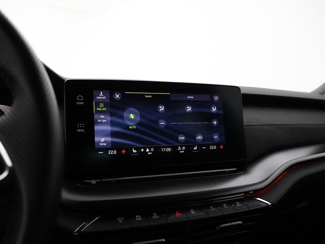Skoda OCTAVIA Combi 1.4 TSI iV PHEV 245pk DSG RS · Inklapbare Trekhaak · Head-Up Display · Matrix LED · Stoelverwarming · ACC · Keyless ·