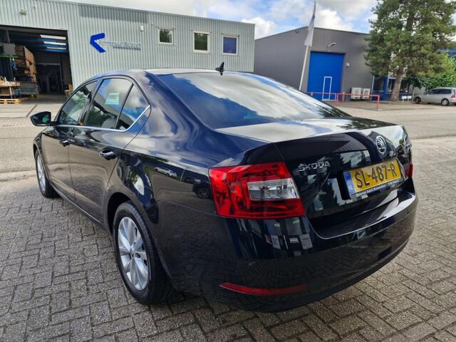 Skoda OCTAVIA 1.0 TSI Ambition Business | 116PK | Navigatie | Camera | Cruise Control |