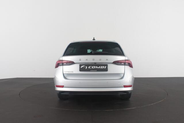 Skoda OCTAVIA Combi 1.0 TSI Business Edition > Camera/Trekhaak/Sfeerverlichting/Keyless