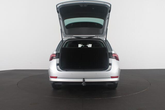 Skoda OCTAVIA Combi 1.0 TSI Business Edition > Camera/Trekhaak/Sfeerverlichting/Keyless