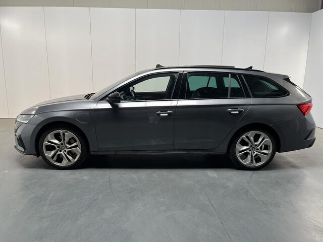 Skoda OCTAVIA Combi 1.4 TSI RS iV PHEV Business / AUTOMAAT/ PANO/ NAVI/ SMARTLINK/ PARK. SENSOREN + CAMERA/ STOELVERWARM. V&A/ CRUISE/ KEYLESS