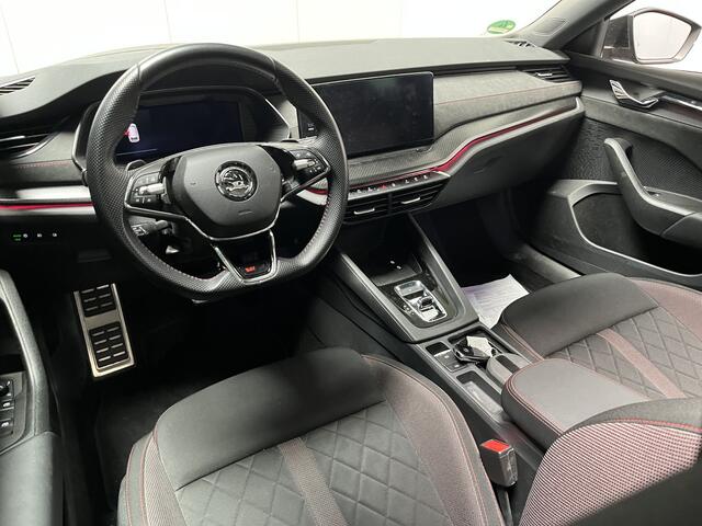 Skoda OCTAVIA Combi 1.4 TSI RS iV PHEV Business / AUTOMAAT/ PANO/ NAVI/ SMARTLINK/ PARK. SENSOREN + CAMERA/ STOELVERWARM. V&A/ CRUISE/ KEYLESS
