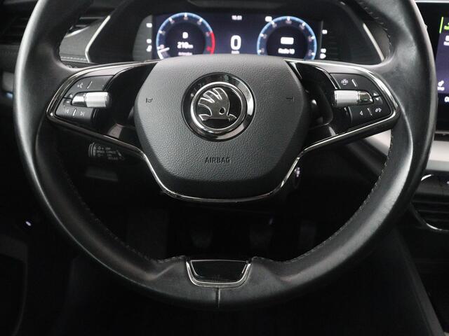 Skoda OCTAVIA Combi 1.5 TSI First Edition | Stoelverwarming | Cruise control | Carplay | Sfeerverlichting | Camera | Parkassist | Climate control | Virtueel dashboard | Elektrische achterklep | 18" velgen
