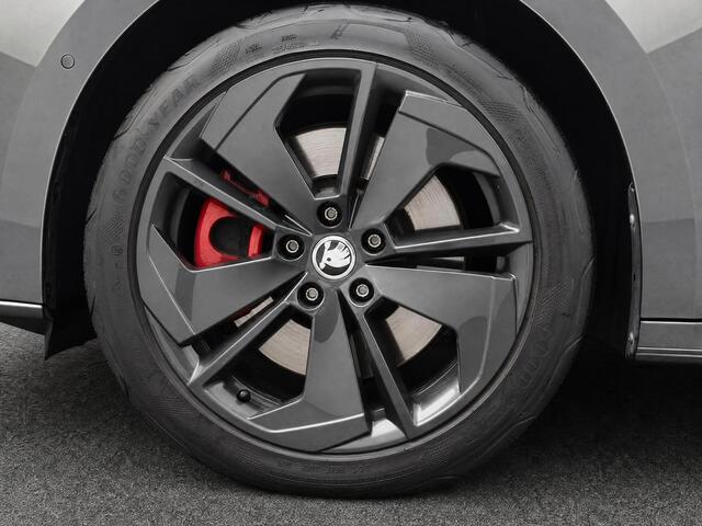 Skoda OCTAVIA 1.4 TSI 245pk DSG RS iV PHEV Business · Camera · Apple/Android Car Play · Wegklapbare Trekhaak · Stoelverwarming · 18'' Inch ·