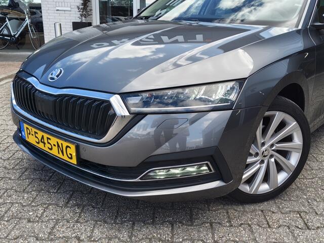 Skoda OCTAVIA Combi 1.0 TSI Business Edition Plus | Schuif-Kanteldak | Trekhaak | Stoelverwarming