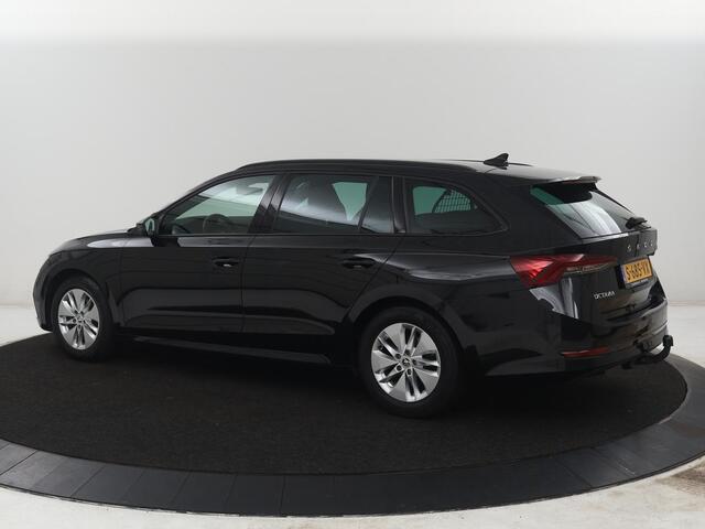 Skoda OCTAVIA Combi1.5 e-TSI Sport Business | Stoelverwarming | Cruise control | Sfeerverlichting | Carplay | Navigatie | DAB | Park assist | Climate control | Trekhaak