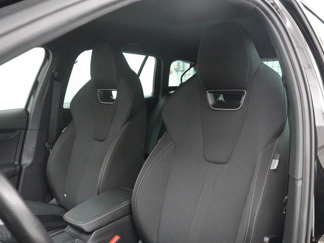 Skoda OCTAVIA Combi1.5 e-TSI Sport Business | Stoelverwarming | Cruise control | Sfeerverlichting | Carplay | Navigatie | DAB | Park assist | Climate control | Trekhaak