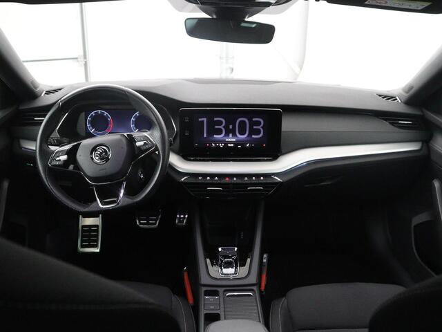 Skoda OCTAVIA Combi1.5 e-TSI Sport Business | Stoelverwarming | Cruise control | Sfeerverlichting | Carplay | Navigatie | DAB | Park assist | Climate control | Trekhaak