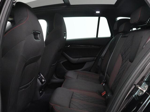 Skoda OCTAVIA Combi 1.4 TSI RS iV PHEV Business | SOH 87,5% | Panoramadak | Adaptive cruise | Stuur/stoelverwarming | Caplay | Sfeerverlichting | Climate control | Camera | Park assist | Eletrische achterklep