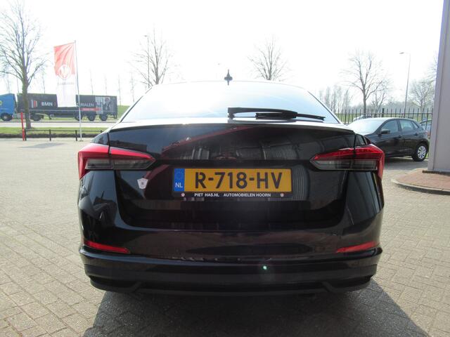 Skoda RAPID 1.6 MPI 110pk Businessline Automaat | Clima-Airco | Apple Carplay | Parkeercamera | Incl. BOVAG Garantie | Stoelverwarming + Stuurverwarming |