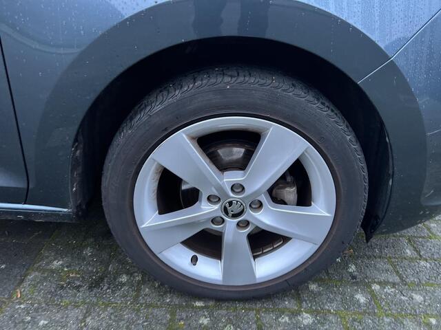 Skoda RAPID Spaceback 1.0 TSI 95pk Greentech Clever / Navigatie / Clima / Parkeersensoren Achter / 16" LMV