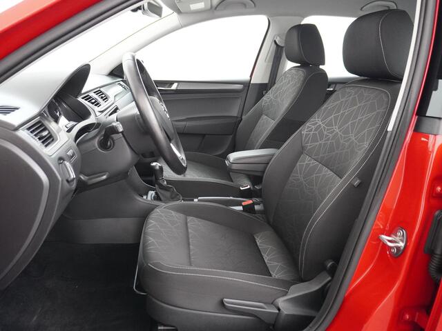 Skoda RAPID Spaceback T96PK Apple Carplay Android Auto Navi Ecc Cruise Control Stoelverwarming PDC DAB Plus Pakket Lmv 16" Bluetooth WLAN Mirror link Greentech Clever