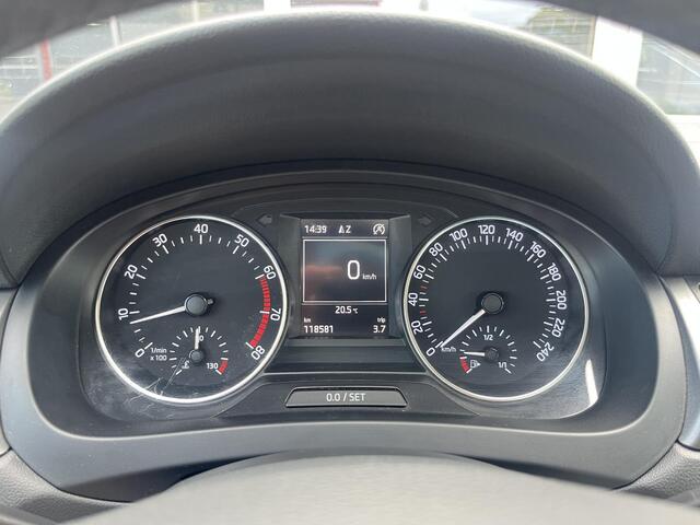 Skoda RAPID Spaceback 1.2 TSI Greentech JOY | AUTOMAAT | Panoramadak | Trekhaak | PDC | NAP