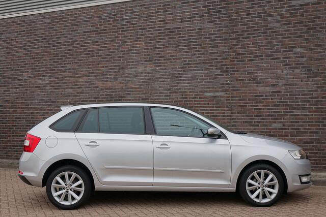 Skoda RAPID Spaceback 1.2 TSI Greentech JOY, Automaat, navigatie, panoramadak, cruisecontrole waanzinnig mooie auto!