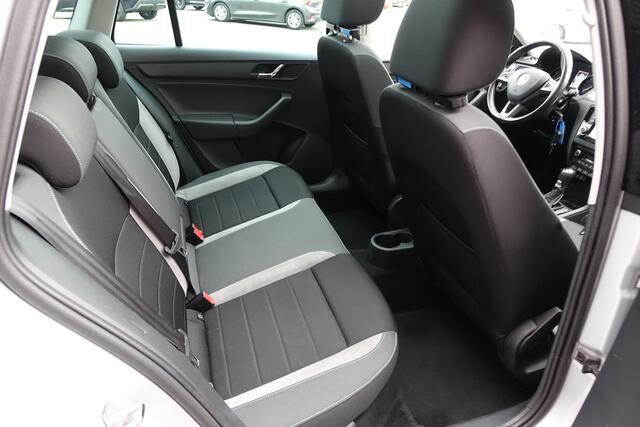 Skoda RAPID Spaceback 1.2 TSI Greentech JOY, Automaat, navigatie, panoramadak, cruisecontrole waanzinnig mooie auto!