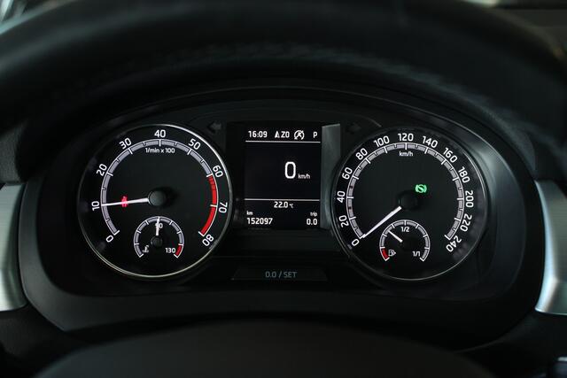 Skoda RAPID Spaceback 1.0 TSI Greentech Drive Trekhaak | Cruise | Navi | Bluetooth | Clima | Stoelverw. | Privacy glass | 16" LMV | PDC