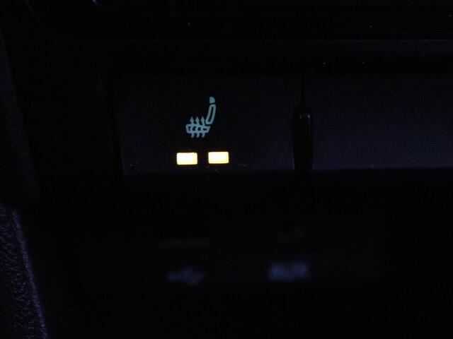 Skoda RAPID Spaceback 1.0 TSI Greentech Drive | Stoelverwarming | Carplay | Trekhaak | Climate control | Parkeerhulp | Navigatie | Cruise control | Bluetooth | Lichtmetalen velgen