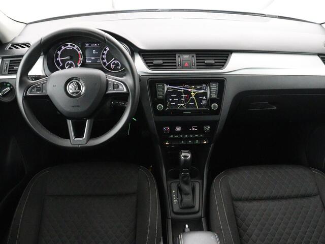 Skoda RAPID Spaceback 1.0 TSI Greentech Drive | Stoelverwarming | Carplay | Trekhaak | Climate control | Parkeerhulp | Navigatie | Cruise control | Bluetooth | Lichtmetalen velgen