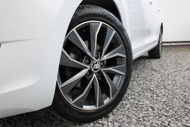 Skoda RAPID Spaceback 1.0 TSI Greentech Drive Automaat, Trekhaak, Panoramadak