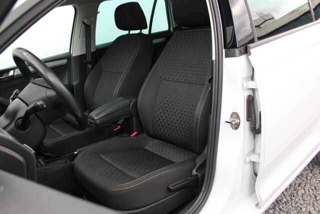 Skoda RAPID Spaceback 1.0 TSI Greentech Drive Automaat, Trekhaak, Panoramadak