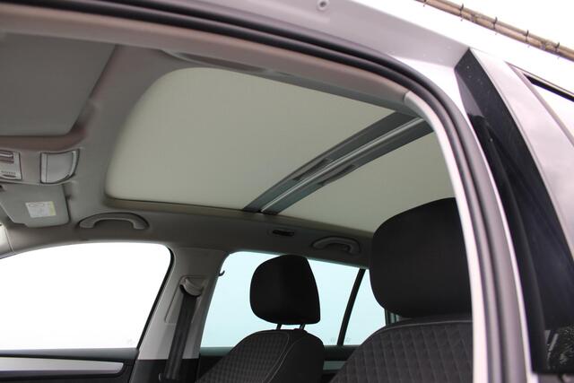 Skoda RAPID Spaceback 1.0 TSI Greentech Drive Automaat, Trekhaak, Panoramadak
