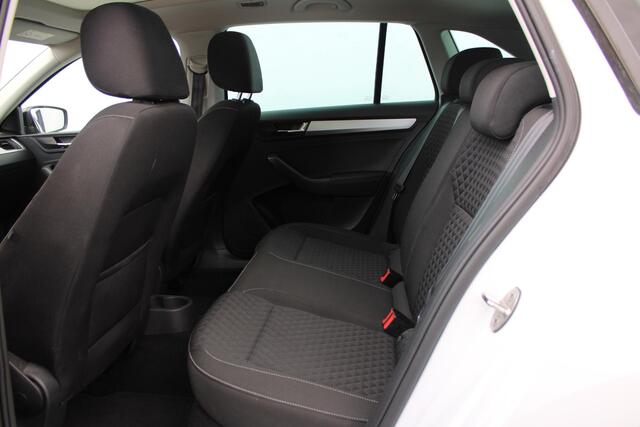 Skoda RAPID Spaceback 1.0 TSI Greentech Drive Automaat, Trekhaak, Panoramadak