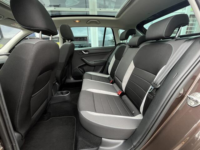 Skoda RAPID Spaceback 1.2 TSI Greentech JOY | AUTOMAAT | PDC voor en achter | Panoramadak | Apple Carplay - Android Auto | NAP | Prachtige dealeronderhouden auto van eerste eigenaar