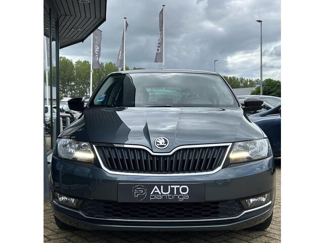 Skoda RAPID Spaceback 1.0 TSI Greentech Clever 95PK | ZEER NETTE STAAT | NL AUTO | NAP | Panoramadak | Stoelverwarming | Parkeersensoren | Navigatie | Armsteun | Climate Control | Cruise Control | 2 Sleutels |