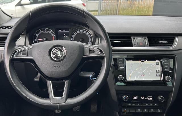 Skoda RAPID Spaceback 1.0 TSI Greentech Clever 95PK | ZEER NETTE STAAT | NL AUTO | NAP | Panoramadak | Stoelverwarming | Parkeersensoren | Navigatie | Armsteun | Climate Control | Cruise Control | 2 Sleutels |