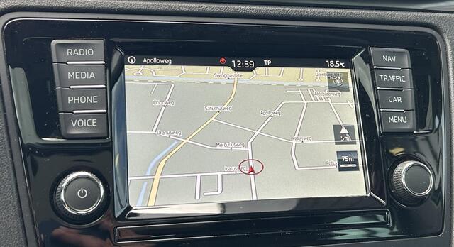 Skoda RAPID Spaceback 1.0 TSI Greentech Clever 95PK | ZEER NETTE STAAT | NL AUTO | NAP | Panoramadak | Stoelverwarming | Parkeersensoren | Navigatie | Armsteun | Climate Control | Cruise Control | 2 Sleutels |