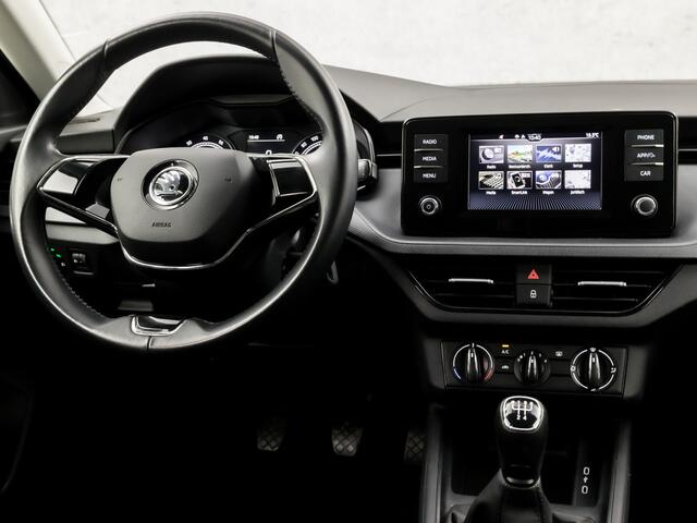 Skoda SCALA 1.0 TSI Active Sport (APPLE CARPLAY, GETINT GLAS, CRUISE, AIRCO, SPORTSTOELEN, LED KOPLAMPEN, LANE ASSIST, NIEUWE APK, NIEUWSTAAT)
