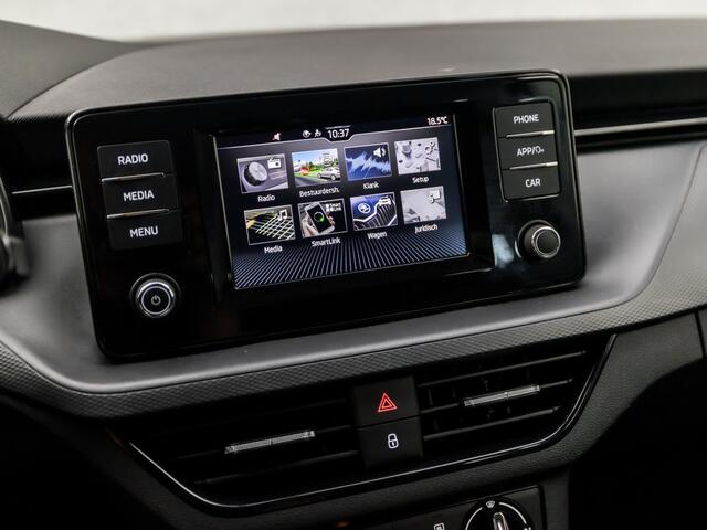 Skoda SCALA 1.0 TSI Active Sport (APPLE CARPLAY, GETINT GLAS, CRUISE, AIRCO, SPORTSTOELEN, LED KOPLAMPEN, LANE ASSIST, NIEUWE APK, NIEUWSTAAT)