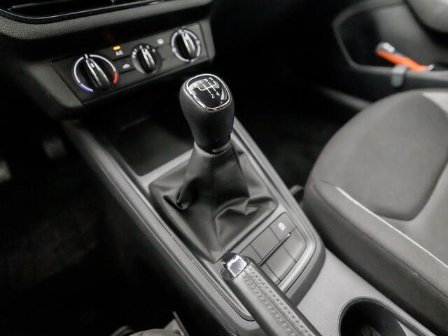 Skoda SCALA 1.0 TSI Active Sport (APPLE CARPLAY, GETINT GLAS, CRUISE, AIRCO, SPORTSTOELEN, LED KOPLAMPEN, LANE ASSIST, NIEUWE APK, NIEUWSTAAT)