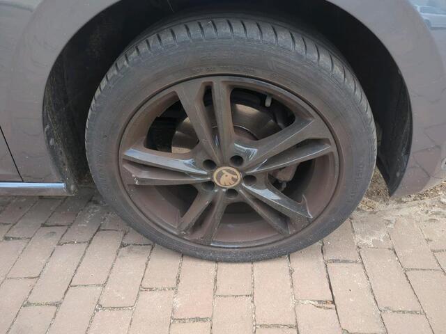 Skoda SCALA 1.0 TSI 115pk Ambition / App-Connect / Airco / Parkeersensoren Achter / Donker Glas / 17" LMV