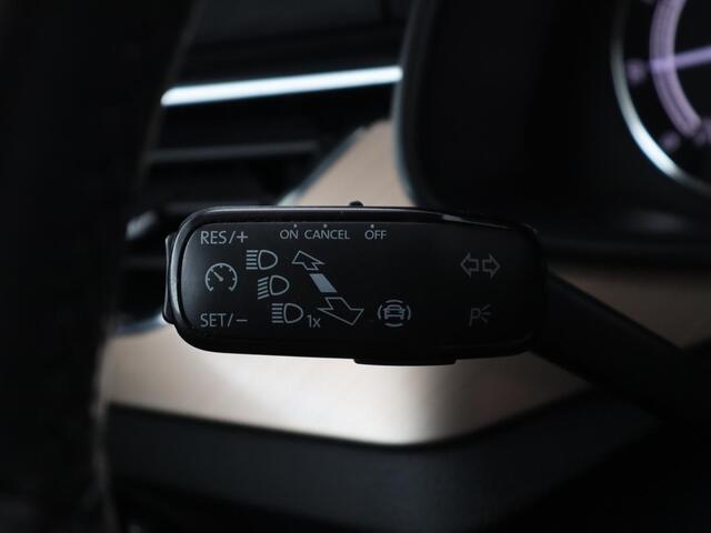 Skoda SCALA 1.0 TSI First Edition | Panoramadak | Stoelverwarming | Carplay | Full LED | Climate control | Keyless | Parkeerhulp