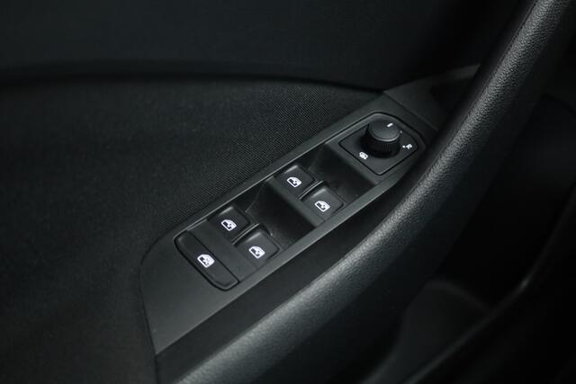 Skoda SCALA 1.0 TSI Sport Business DSG | Pano | Apple CarPlay | Stoelverw. | Camera | LED | 17'' |