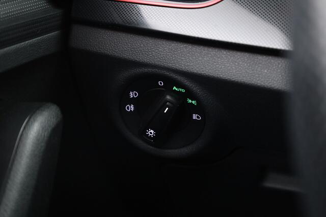 Skoda SCALA 1.0 TSI Sport Business DSG | Pano | Apple CarPlay | Stoelverw. | Camera | LED | 17'' |
