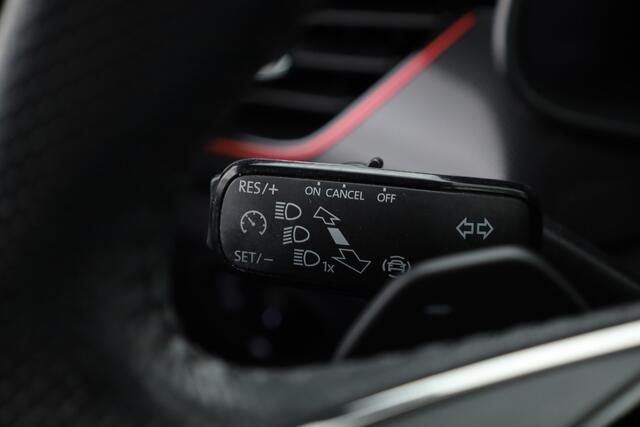 Skoda SCALA 1.0 TSI Sport Business DSG | Pano | Apple CarPlay | Stoelverw. | Camera | LED | 17'' |