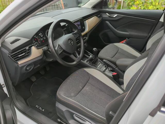 Skoda SCALA 1.0 TSI 115pk First Edition / Navigatie via App Connect / Stoelverwarming / Parkeersensoren