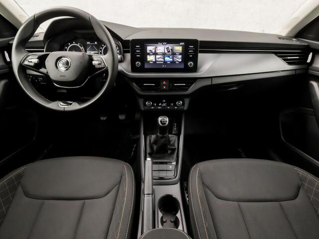 Skoda SCALA 1.0 TSI Sportline (FACELIFT, APPLE CARPLAY, GROOT NAVI, CLIMATE, GETINT GLAS, SPORTSTOELEN, LM VELGEN, CRUISE, PARKEERSENSOREN, DAB+, NIEUWSTAAT)