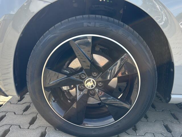 Skoda SCALA 1.5 TSI DSG MONTE CARLO GLAS-DAK/TREKHAAK/CAMERA/NAVI/CARPLAY